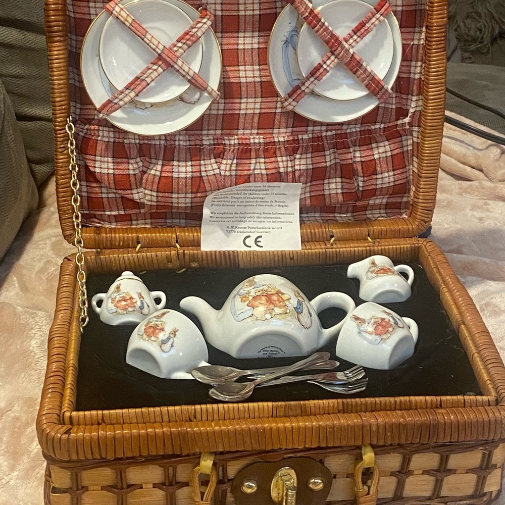 Reutter Peter Rabbit Tea Set in picnic basket. Made in Germany